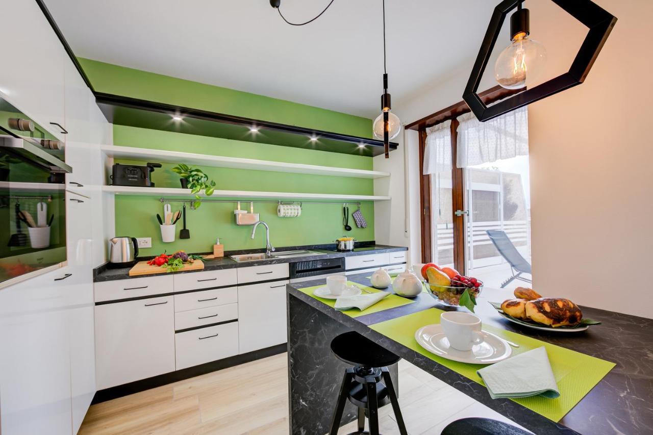 Balcone Sui Tigli Few Min From The Lake - Happy Rentals Riva del Garda Bagian luar foto